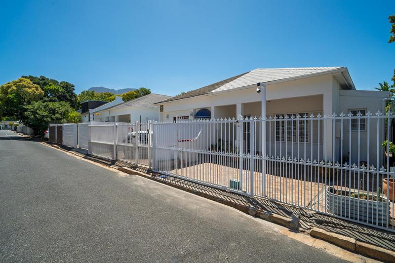 2 Bedroom Property for Sale in Harfield Village Western Cape
